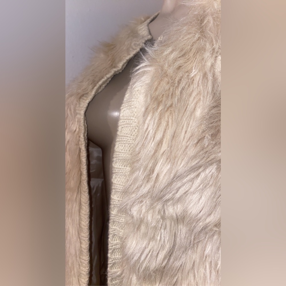 Cream Furry vest!